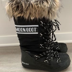 Moon Boots Monaco US 6 Out of this world!